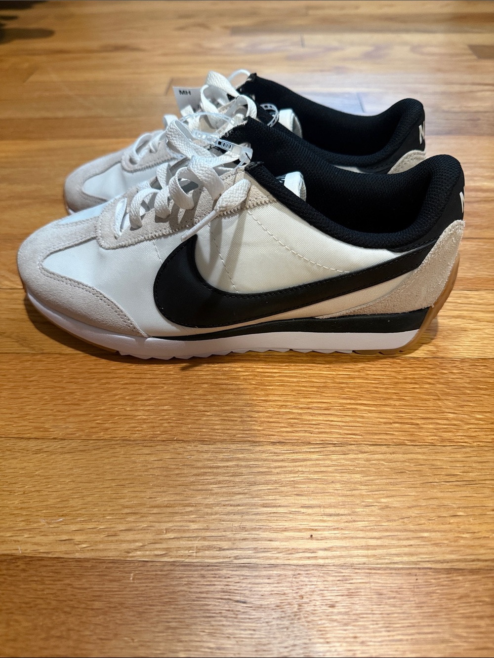 Nike Women's White and Black Classic Runner Sneakers